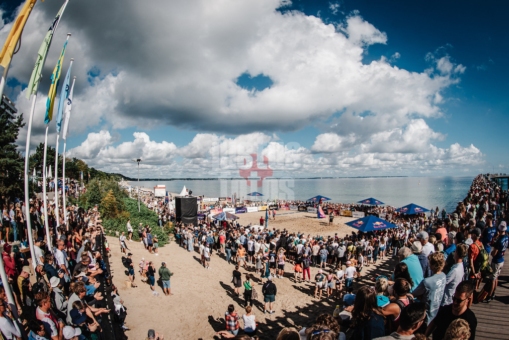 Beachvolleyball | Männer | Deutsche Meisterschaften 2025 Timmendorfer Strand | 06.09.2025 | Die volle Seebrücke hinter dem Nebencourt Sidecourt Zwei