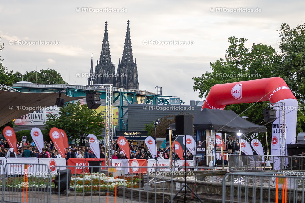22. ASV Nachtlauf; Koeln, 28.05.25 | Impressionen vom 22. ASV Nachtlauf am 28.05.25 am Tanzbrunnen in Koeln. Foto: BEAUTIFUL SPORTS/Leah Kohring