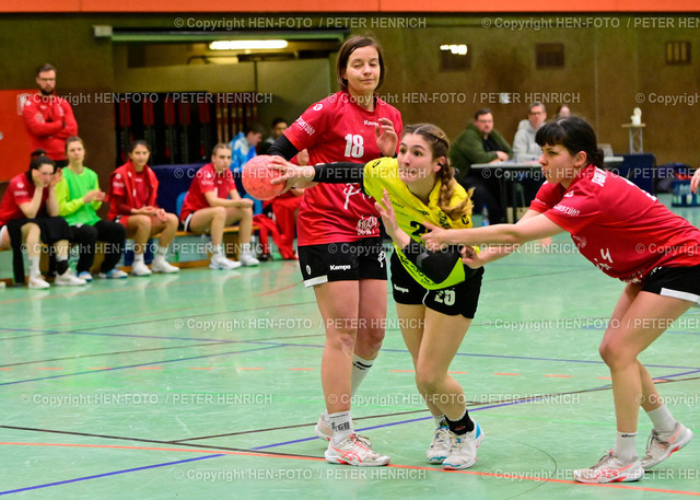 20230305-6347-haba-wei-tgbda-HENFOTO | 05.03.2023 Handball Frauen Damen Oberliga Hessen HSG Weiterstadt Braunshardt Worfelden - TGB Darmstadt (36:21) v. li. Sarah Jakob (18 Darmstadt) Nele Beck (25 Weiterstadt) Elena Taboada Meyer (11 Darmstadt) (Foto: Peter Henrich) - Realisiert mit Pictrs.com