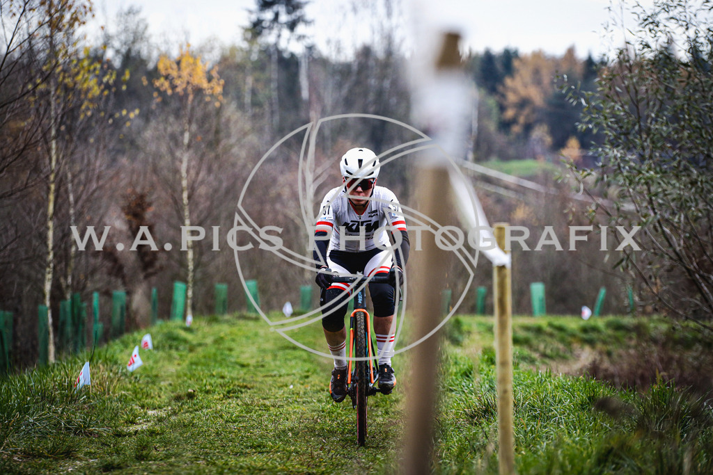 ..... | AUSTRIA, 24.11.24, 3.Radquerfeldein GP um das Sportzentrum Gunskirchen Image shows: Photo: Wapics / Andreas Willdoner