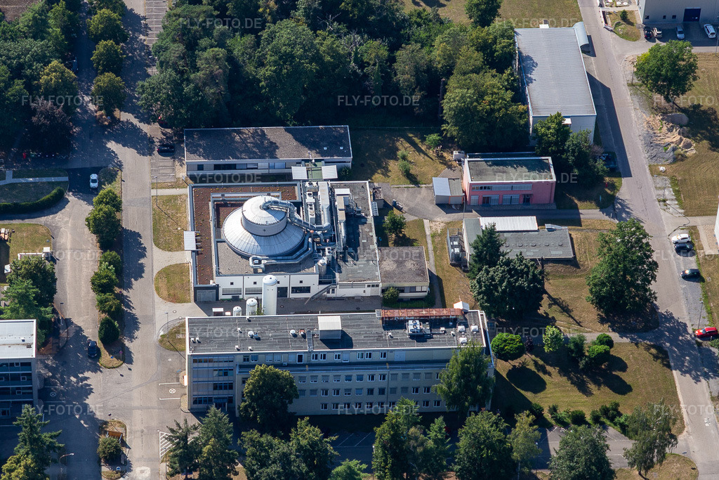Luftbild: Forschungs- Gebäude und Bürokomplex des Karlsruhe Institut für Technologie Campus Nord an der Karlsruher Allee im Ortsteil Leopoldshafen in Eggenstein-Leopoldshafen im Bundesland Baden-Württemberg in Deutschland. Foto: IMG_128262.jpg vom 12.08.2021 durch Werner Riehm/FLY-FOTO.de