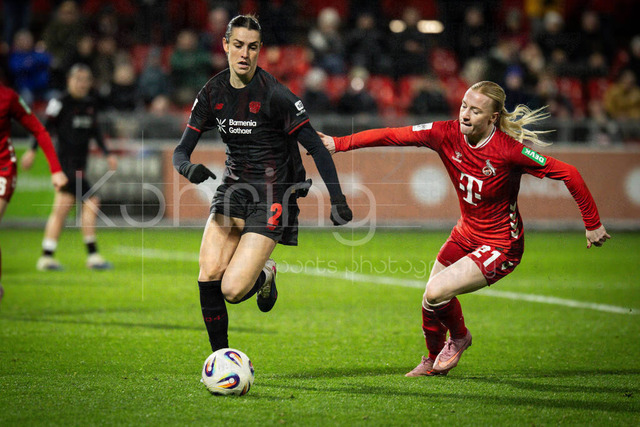 Frauen Fußball-Bundesliga; Bayer 04 Leverkusen - 1. FC Köln, 13.02.2026 | Selina Ostermeier (Bayer 04 Leverkusen, 2), Anna Gerhardt (1. FC Köln, 21); Bayer 04 Leverkusen - 1. FC Köln an Spieltag 18 der Google Pixel Frauen-Bundesliga am 13.02.2026 im Ulrich-Haberland-Stadion in Leverkusen (Nordrhein-Westfalen). DFL REGULATIONS PROHIBIT ANY USE OF PHOTOGRAPHS AS IMAGE SEQUENCES AND/OR QUASI-VIDEO.