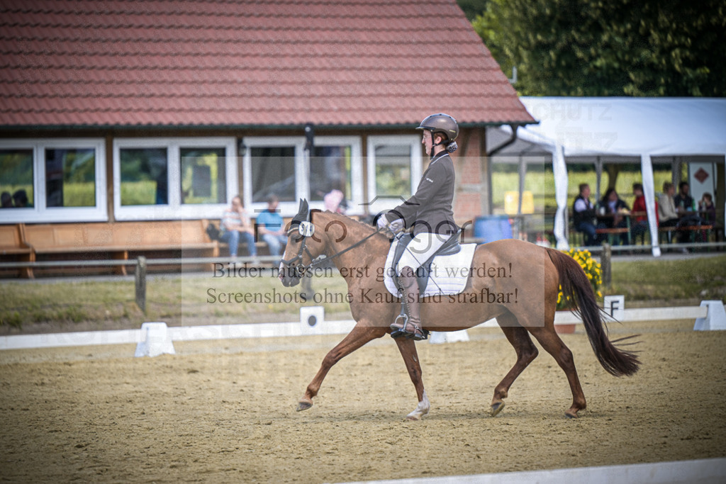 DOS_2525 | Entdecke hochwertige Reitturnierfotos von Foto Oger. Professionell, emotional und authentisch – jetzt Lieblingsmomente im Shop bestellen.Deutschlandweite Turnierfotografie. - Realisiert mit Pictrs.com