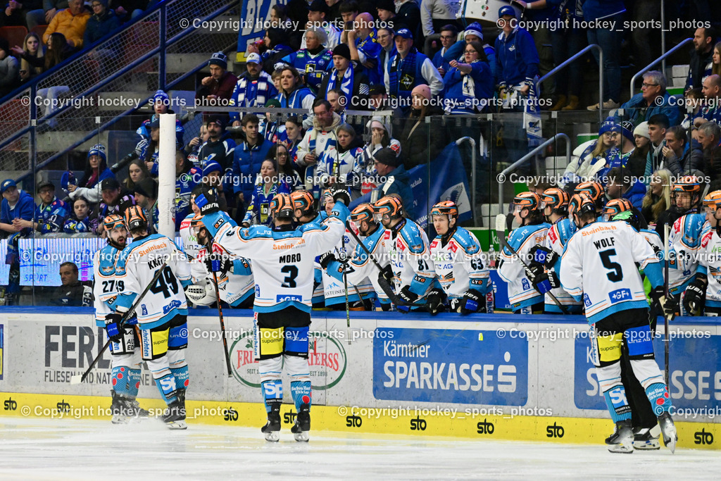 EC IDM Wärmepumpen VSV vs. STEINBACH BLACK WINGS LINZ  | Jubel Balck Wings Linz, Spielerbank Black Wings Lint, #5 Wolf Raphael BLACK WINGS LINZ, #3 Moro Gregory Lee BLACK WINGS LINZ, #49 Knott Graham BLACK WINGS LINZ, #27 St-Amant Shawn BLACK WINGS LINZ, EC IDM Wärmepumpen VSV vs. STEINBACH BLACK WINGS LINZ , EC IDM Wärmepumpen VSV vs. STEINBACH BLACK WINGS LINZ  am 28.01.2025 in Villach (Stadthalle Villach), Austria, (Photo by Bernd Stefan)