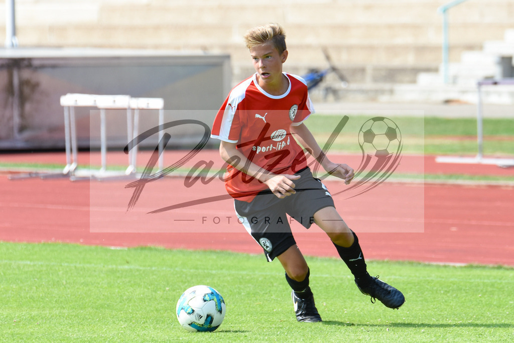 20180722_OSNCAL_0013 | Fußball, C-Junioren :   beim Testspiel zwischen VfL Osnabrück U15 vs. JFV Calenberger Land U15 am 22.07.2018 im Sportpark Illoshöhe in Osnabrück, Deutschland.(Foto von Nico Paetzel) - Realisiert mit Pictrs.com