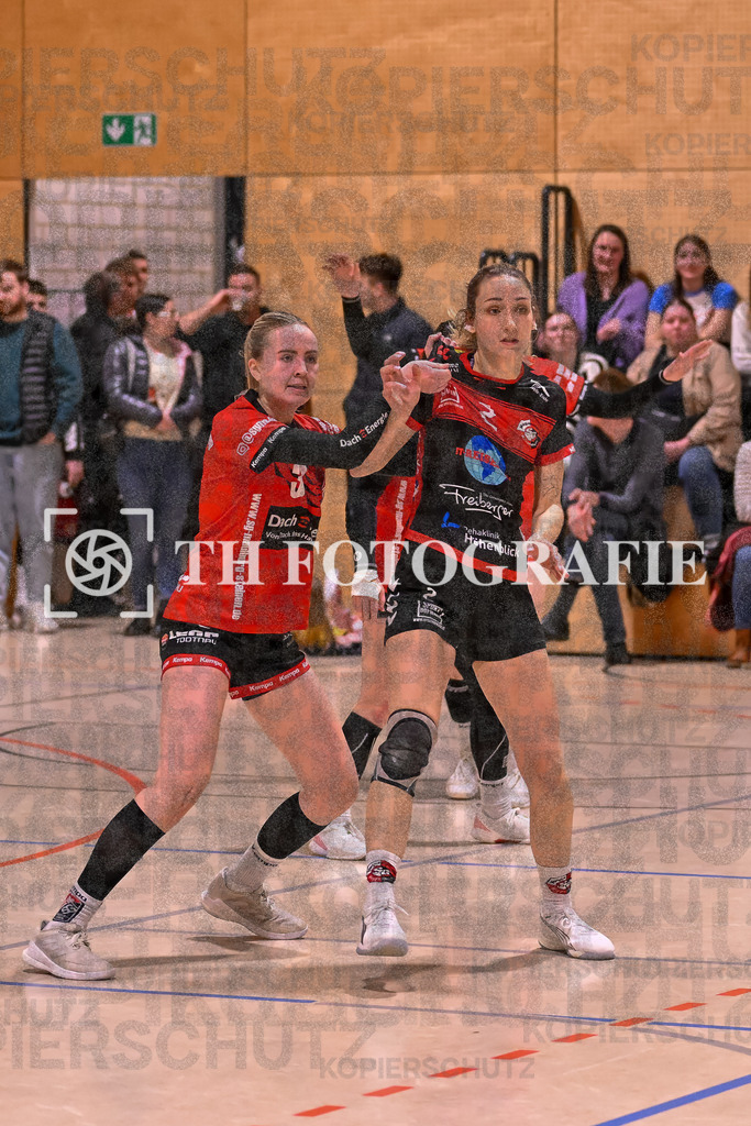 GER, SG Maulburg/Steinen - SG Muggensturm/Kuppenheim, Handball, Suedbadenliga, 17. Spieltag, Saison 2023/2024, 09.03.2024 | Leonie Kiefer (SG Maulburg/Steinen, #03), Claire Wagner (SG Muggensturm/Kuppenheim, #02)

GER, SG Maulburg/Steinen - SG Muggensturm/Kuppenheim, Handball, Suedbadenliga, 17. Spieltag, Saison 2023/2024, 09.03.2024

Foto: TH Fotografie/Thomas Hess