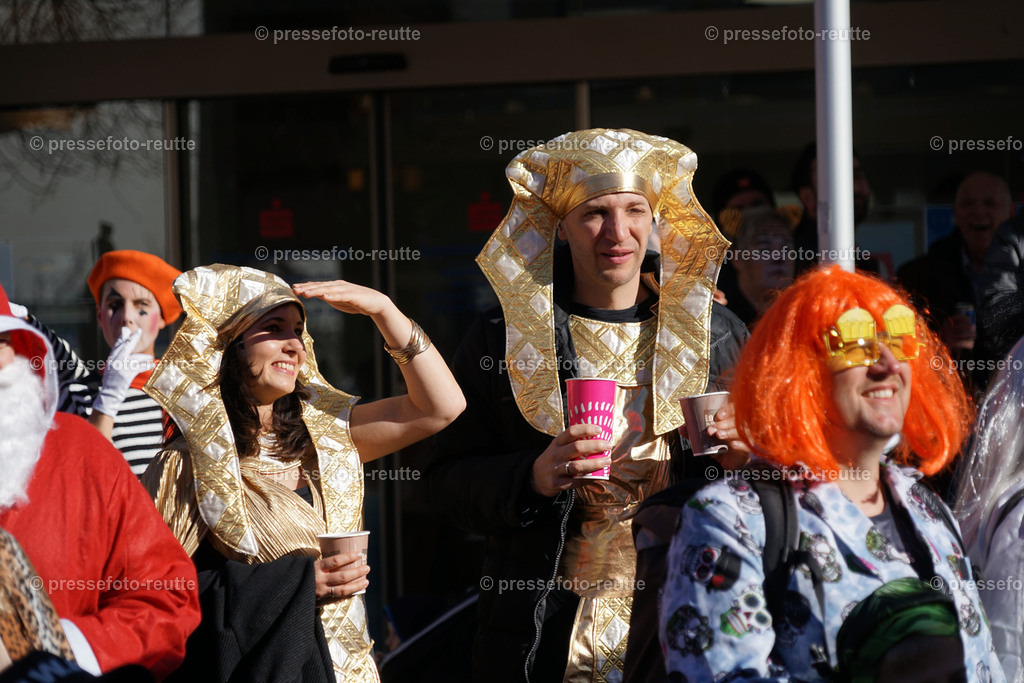 news-2023-Feb16-Unsinniger_Fasching_Reutte-sony-DSC02431 | Info aus dem Bezirk Reutte/Ausserfern Tirol sowie eine umfangreiche Bilddatenbank über die gesamte Region: Lechtal, Talkessel Reutte, Tannheimertal, Zwischentoren. Lech, Plansee, Zugspitze, Grenztunnel, B179, Fernpassstraße, Verkehr, Lawinen, Tradition, - Realisiert mit Pictrs.com