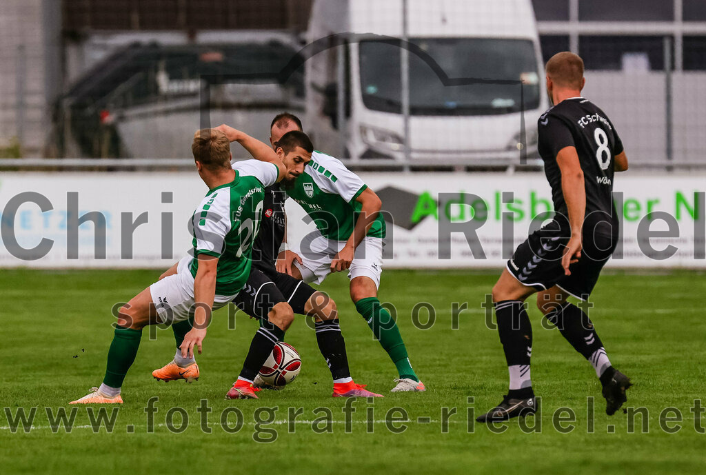 2023-08-09_017_FC_Schwaig_gegen_TuS_Geretsried | Deutschland, 09.08.2023:
Fußball, Landesliga Südost 2023 / 2024, 5. Spieltag, FC Schwaig gegen TuS Geretsried, Endergebnis: 4:1

Belmin Idrizovic (TuS Geretsried, #20), Mirza Idrizovic (FC Schwaig, #12), Nils Wölken (FC Schwaig, #8)

Foto: Christian Riedel / fotografie-riedel.net