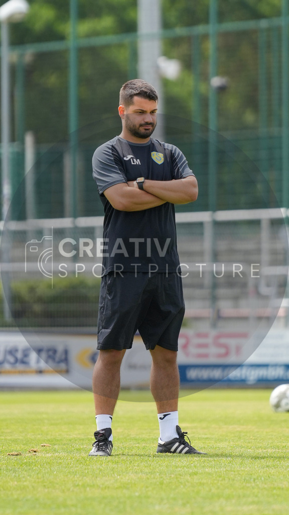 Fußball, Herren, Saison 2025/2026, 3. Luckenwalder Turmpokal, Werner-Seelenbinder-Stadion Luckenwalde, Spiel: FSV 63 Luckenwalde vs. F.C. Hansa Rostock U19,  | Fußball, Herren, Saison 2025/2026, 3. Luckenwalder Turmpokal, Werner-Seelenbinder-Stadion Luckenwalde, Spiel: FSV 63 Luckenwalde vs. F.C. Hansa Rostock U19,  Im Bild: Lukas Müller (Co-Trainer Luckenwalde) - Realisiert mit Pictrs.com