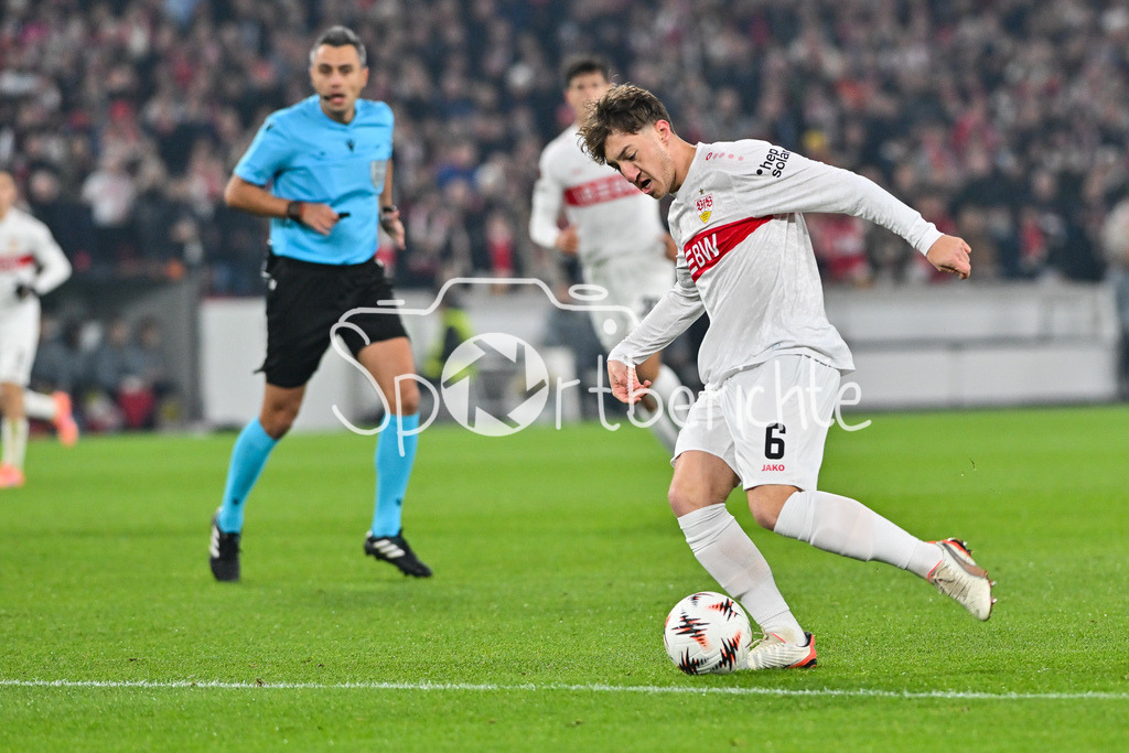 VfB Stuttgart - Feyenoord Rotterdam | STUTTGART, DEUTSCHLAND - 6. NOVEMBER: am Ball Angelo STILLER (VfB Stuttgart 6)/ Einzelfoto / Freisteller beim Ligaspiel zwischen dem VfB Stuttgart und Feyenoord Rotterdam am 4. Spieltag der Europa League in der MHP-Arena am 06.11.2025