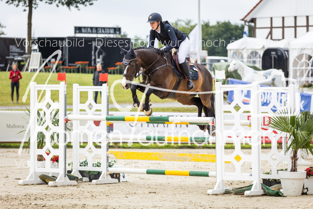 BHO-2PhSpr-M-068 | MomenTaufnahmen Pferdesportfotos