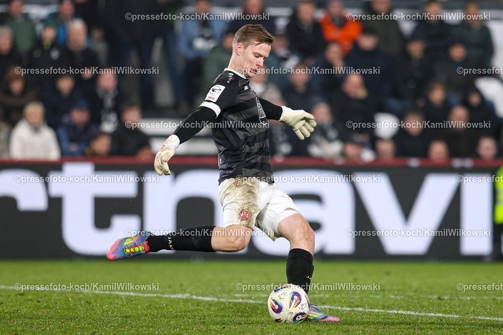 xKWIx13122501061 | 13.12.2025, xKWIx, Fußball, 3. Liga, SC Verl - Rot-Weiss Essen, SPORTCLUB Arena: Jakob Golz (Rot-Weiss Essen #1) Photo: xKamilxWilkowskixPressefotoKochx