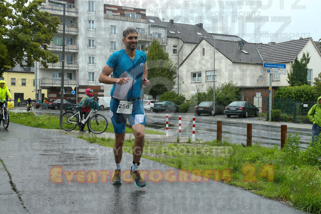 230806_1306_EX1_6800 | Sportfotografie im Rhein-Sieg Kreis, Köln, Bonn, NRW, Rheinland Pfalz, Hessen, etc. Unser Tätigkeitsfeld umfasst den Laufsport vom Volkslauf über den Marathon, Duathlon, Triathon bis zum Ultralauf wie Kölnpfad Ultra oder Schindertrail.