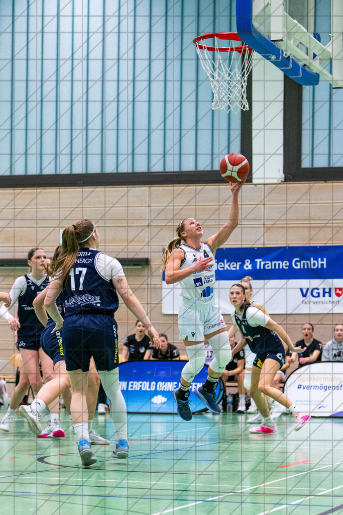 2. DBBL Nord 25/26 | Spieltag 08 | BBC Osnabrück vs. LionPride Braunschweig | 16.11.25: 2. DBBL Nord 25/26 | Spieltag 08 | BBC Osnabrück vs. LionPride Braunschweig / Osnabrück / Deutschland  //   CREDIT:www.bullenfotos.de, Martin König, Hörner Weg 40, D-49078 Osnabrück, +4917663732967 // Nutzung und Weitergabe nur zu den vereinbarten Zwecken. Presseanfragen an Ersteller. Alle Rechte beim Ersteller. Honorierung nach MFM. - Realisiert mit Pictrs.com