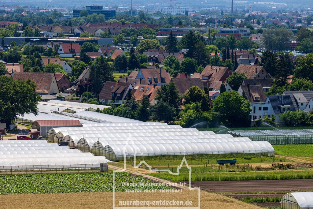 Nürnberger Flughafen | Der Nürnberger Flughafen liegt im Herzen des Gemüseanbaugebiets Knoblauchsland, das sich zwischen Nürnberg und Fürth erstreckt. - Realisiert mit Pictrs.com