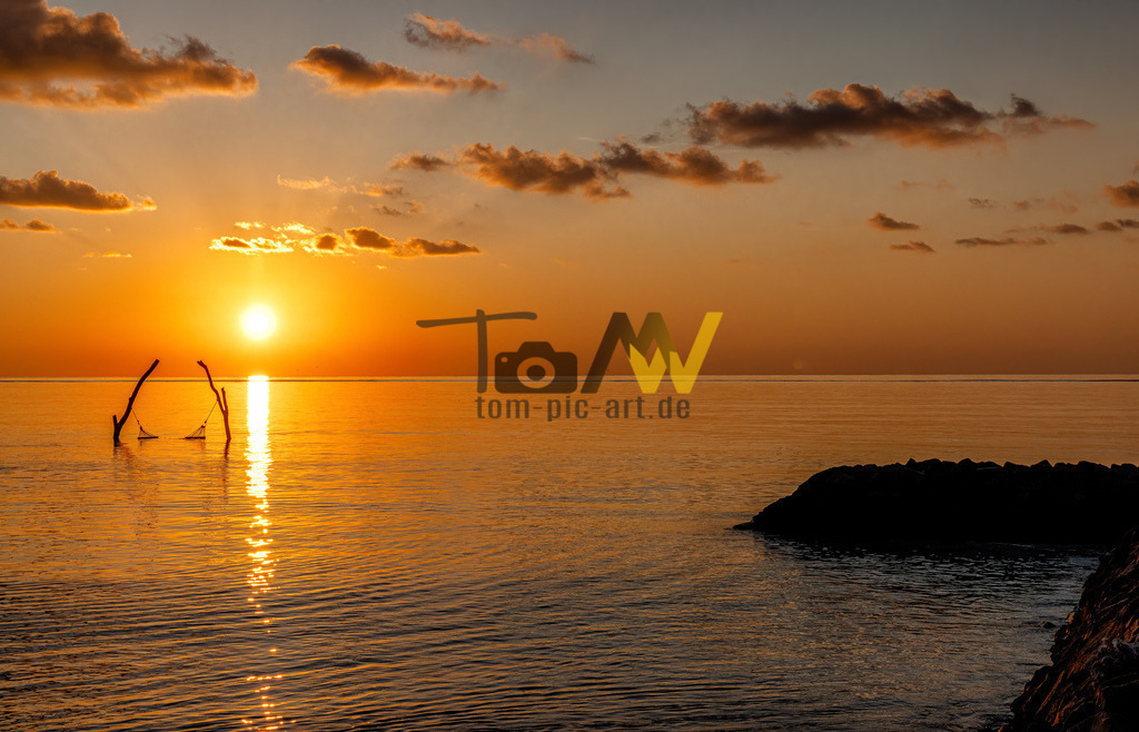 Sonnenuntergang auf den Malediven 1 | Hochauflösende und hochwertige Bilder und Fotos.Kommerzielle oder private Nutzung ✔ Bilder downloaden✔ Acryl ✔ Leinwand ✔ Poster ✔
 - Realisiert mit Pictrs.com