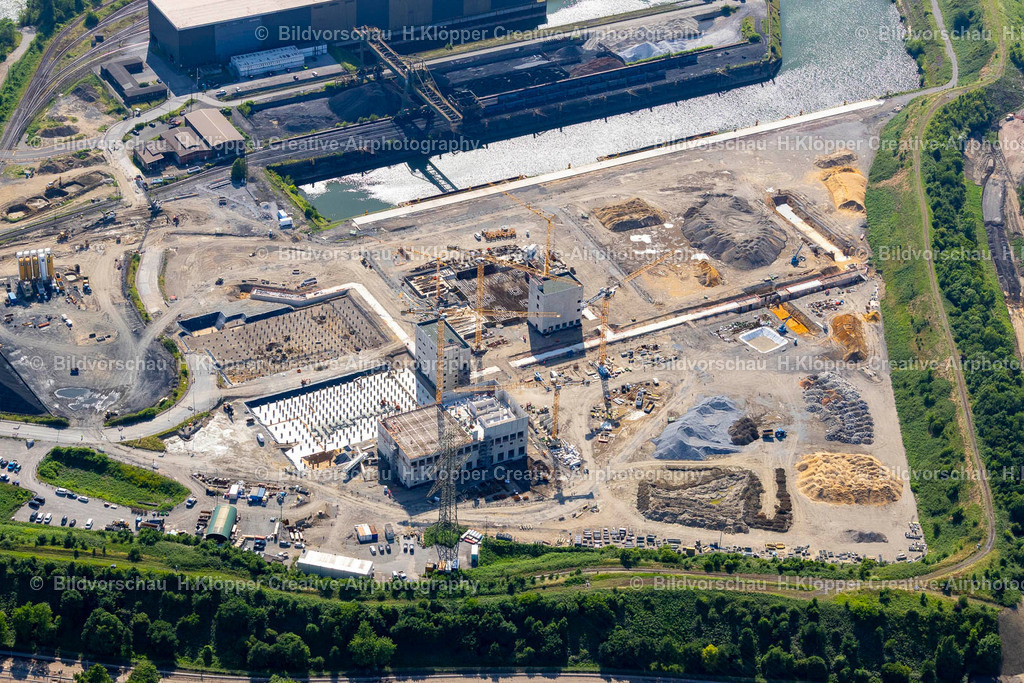 Luftbild Duisburg-4636 | Baustelle zum Neubau "der ersten Direktreduktions-Anlage von thyssenkrupp Steel" an der Ackerstraße im Ortsteil Fahrn in Duisburg - Realisiert mit Pictrs.com