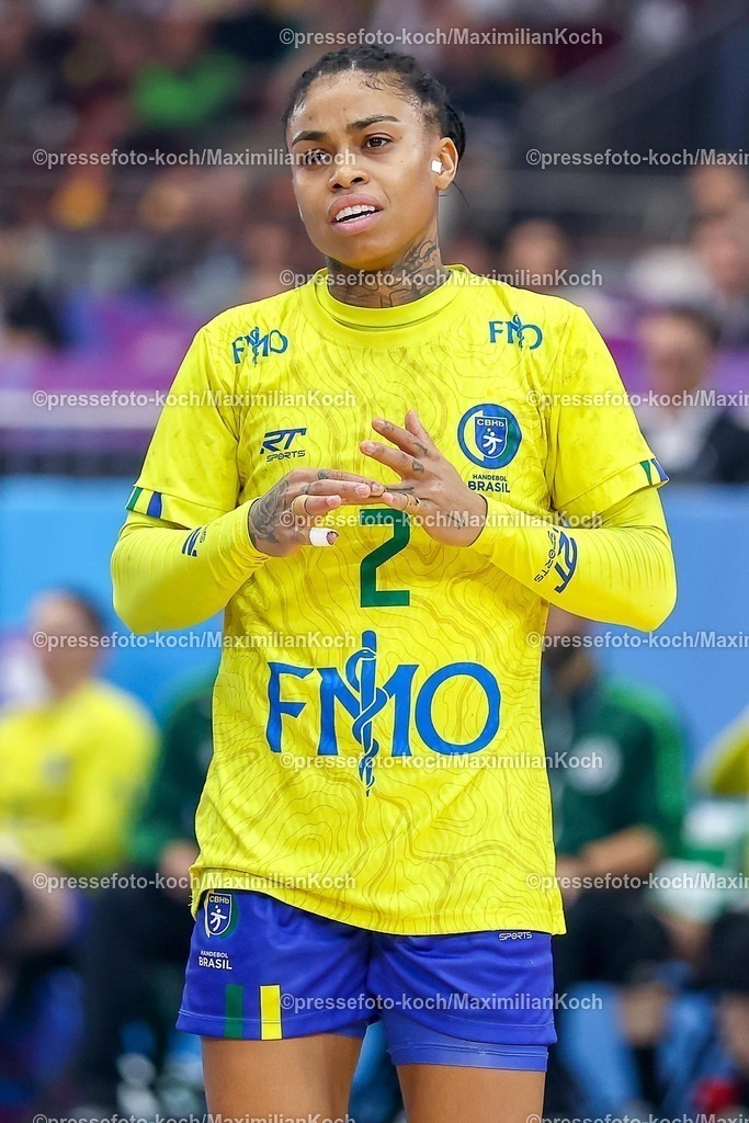 IHF09122502022 | 09.12.2025, Handball WM Frauen, Viertelfinale, Deutschland - Brasilien, 27th IHF Women's Handball World Championship, Westfalenhalle Dortmund: Bruna de Paula (Brasilien #02) 