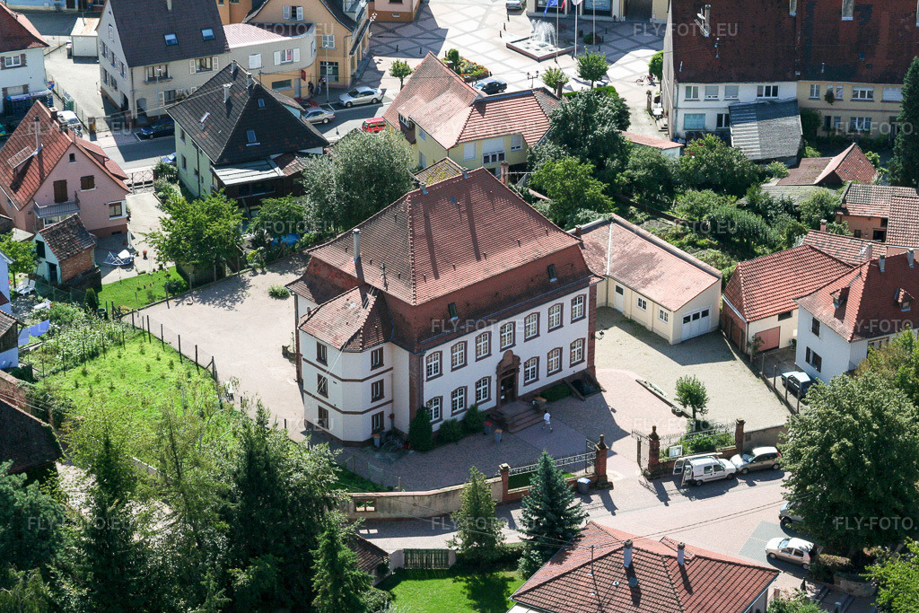 Vue aérienne: Centre de jeunesse Accueil Jeunesse et culture Mjc à le quartier Neulauterburg in Lauterbourg dans le département Bas Rhin, France. Photo: IMG_3607.jpg prise le 31/08/2006 par Werner Riehm/FLY-FOTO.eu – Résolution de l'original: 3456 x 2304 px