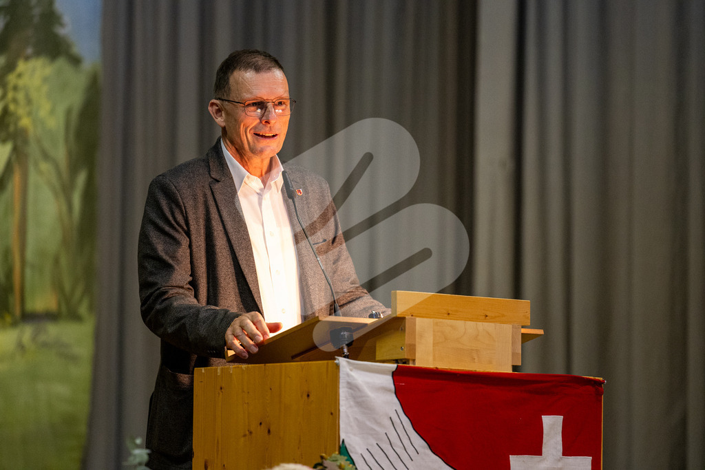 SKE100J_4683 | Die Schwinger des Schwyzer Kantonalen Schwingerverbandes: Fotos, die Dynamik und Leidenschaft festhalten, sowie emotionale Momente aus dem traditionellen Schwingsport zeigen. - Realisiert mit Pictrs.com