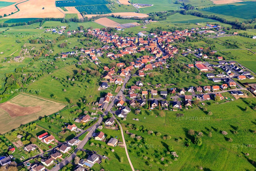 Aerial view: View of the town from the southeast in Butten in the state Bas-Rhin, France. – Photo: IMG_140651.jpg taken on 05/01/2024 by Werner Riehm/FLY-FOTO.com – Resolution of the original: 5472 x 3648 px