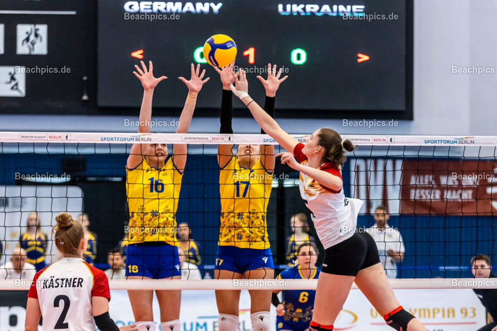 2023-00070848-Freundschaftsspiel-Deutschland-Ukraine | Monique STRUBBE GER Angriff 20.05.2023; Berlin Foto: Gerold Rebsch - www.beachpics.de
