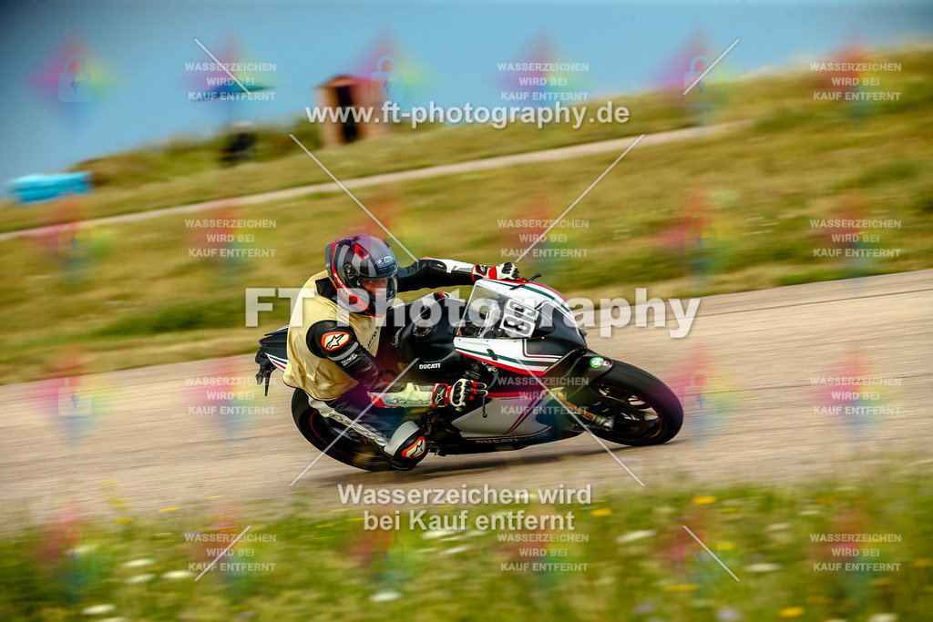 Chambley Juli-0800 | Hier findet Ihr Bilder von Touristenfahrten auf der Nürburgring Nordschleife oder von anderen Veranstaltungen die ich besucht habe. Viel Spass beim Durch Schauen 