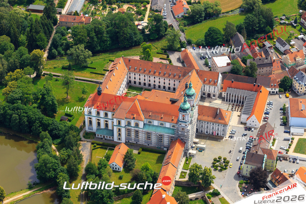 Die Luftaufnahme der Stadt Waldsassen wurde vom UL-Flugzeug heraus erstellt ( keine Drohne )- hohe Auflösung für beste Qualität