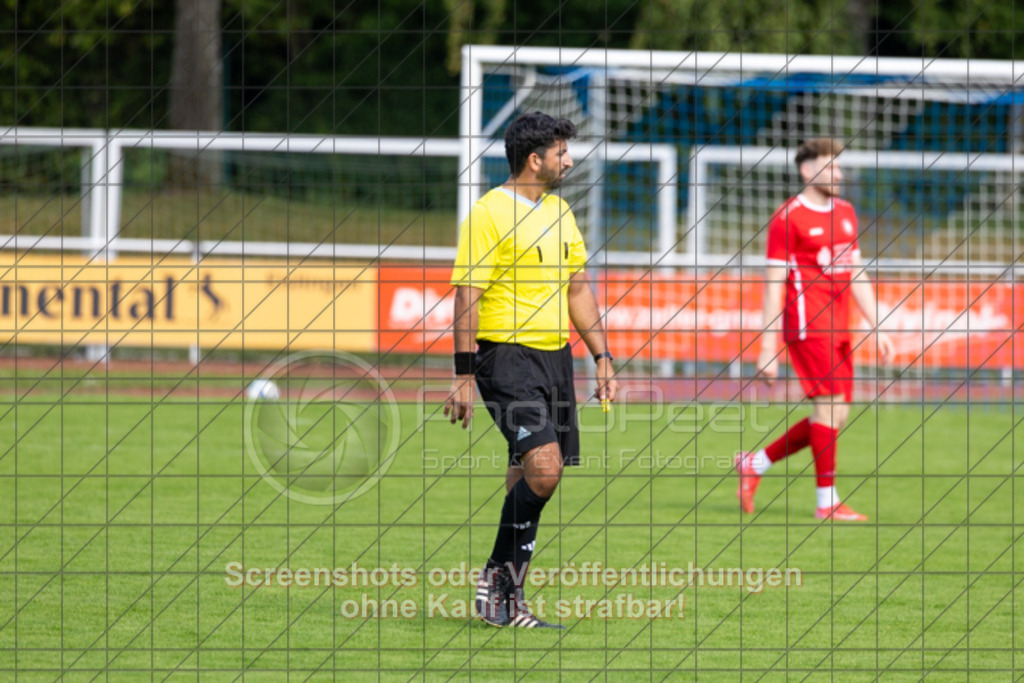 20250824_160001_0009 | #,1.FC Eislingen (blau) vs. MTV Stuttgart (rot), Fussball, Landesliga 2 - wfv, 02. Spieltag, Saison 2025/2026, Rasenplatz, Eichbachstation, Haldenstraße, 73054 Eislingen, 24.08.2025 - 15:00 Uhr,Foto: PhotoPeet-Sportfotografie/Peter Harich