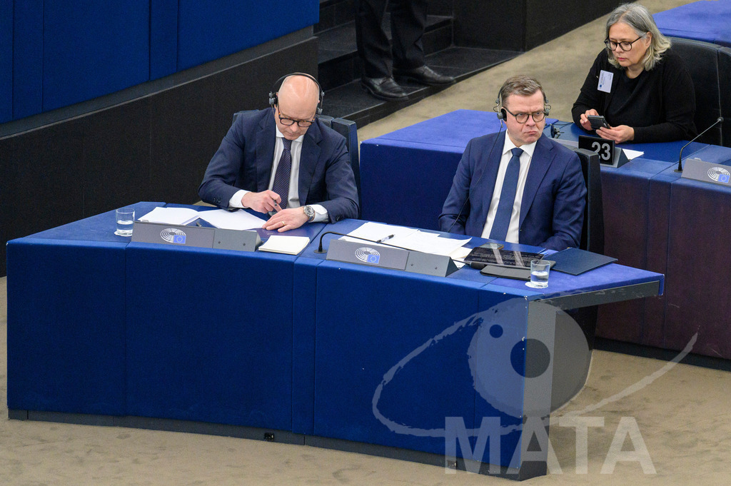 _DWI6334 | Der finnische Ministerpräsident Petteri Orpo hört sich Reden von Europaabgeordneten im Rahmen der Debatte „Das ist Europa“ an in EU Parlement in Straßburg, 13.03.2024 - Realisiert mit Pictrs.com