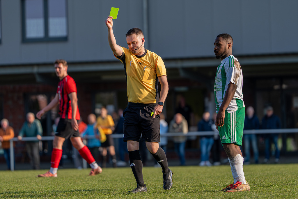 Fußball I Herren I Saison 2025-2026 I Bezirksliga Weser-Ems 4 I 24. Spieltag I TuS Lutten - TuS Frisia Goldenstedt I 13926 | jns.sportfotos - Realisiert mit Pictrs.com