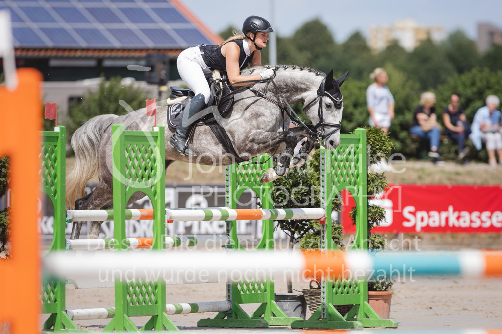 220612_LüPfSpTa_Punkte-L-507 | Lützower Pferdesporttage
Punktespringprüfung Kl.L mit Joker geschlossen
12.06.2022