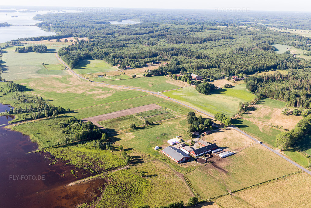 Luftbild: Ortsansicht in Hunna im Bundesland Kronoberg in Schweden. Foto: IMG_108199.jpg vom 28.06.2018 durch Werner Riehm/FLY-FOTO.de