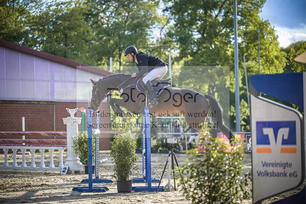 DOS_4407 | Entdecke hochwertige Reitturnierfotos von Foto Oger. Professionell, emotional und authentisch – jetzt Lieblingsmomente im Shop bestellen.Deutschlandweite Turnierfotografie. - Realisiert mit Pictrs.com