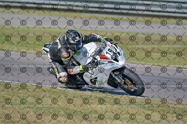 26BT02-0100 | markuskiefer.com - Realisiert mit Pictrs.com