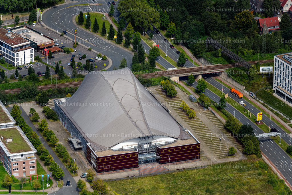 4050252 | OBERHAUSEN 25.08.2021 Gebäude des Konzerthauses und Theater- Schauspielhauses der "STAGE EN­TER­TAIN­MENT GMBH" am Musikweg in Oberhausen im Bundesland Nordrhein-Westfalen, Deutschland. // Building of the concert hall and theater playhouse in Oberhausen in the state North Rhine-Westphalia, Germany. Foto: Gerhard Launer