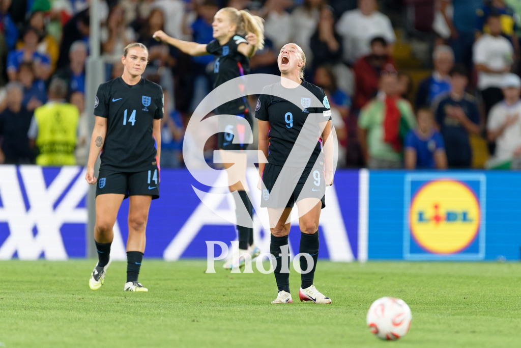 England v Italy - UEFA Women's EURO 2025 Semi-Final | GENEVA, SWITZERLAND - JULY 22:  Beth Mead of England ®  celebrates after winning during the UEFA Women's EURO 2025 Semi-Final match between England and Italy at Stade de Geneve on July 22, 2025 in Geneva, Switzerland. (Photo by Giuseppe Velletri/Sports Press Photo/Getty Images)