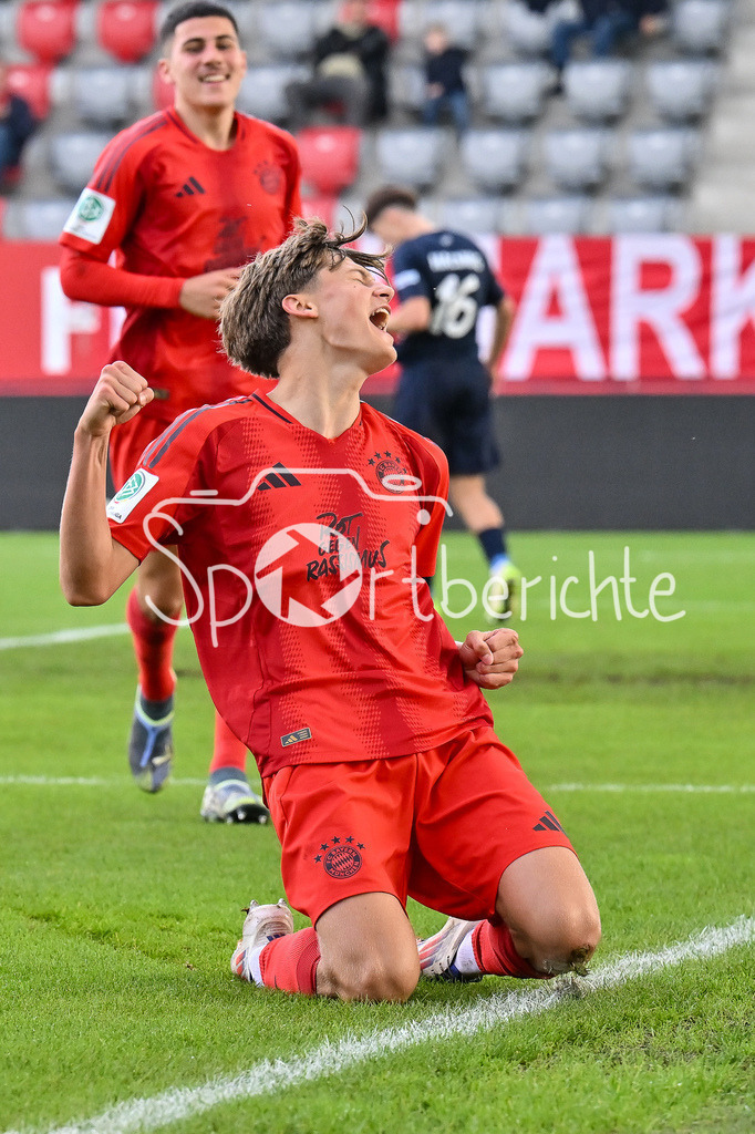 FC Bayern München U19 - SpVgg Unterhaching U19 | Jubel der Bayern nach dem Treffer zum 2-1 durch Magnus DALPIAZ (FC Bayern München U19 #2) / Freude / Happy / Tor / Torschuetze