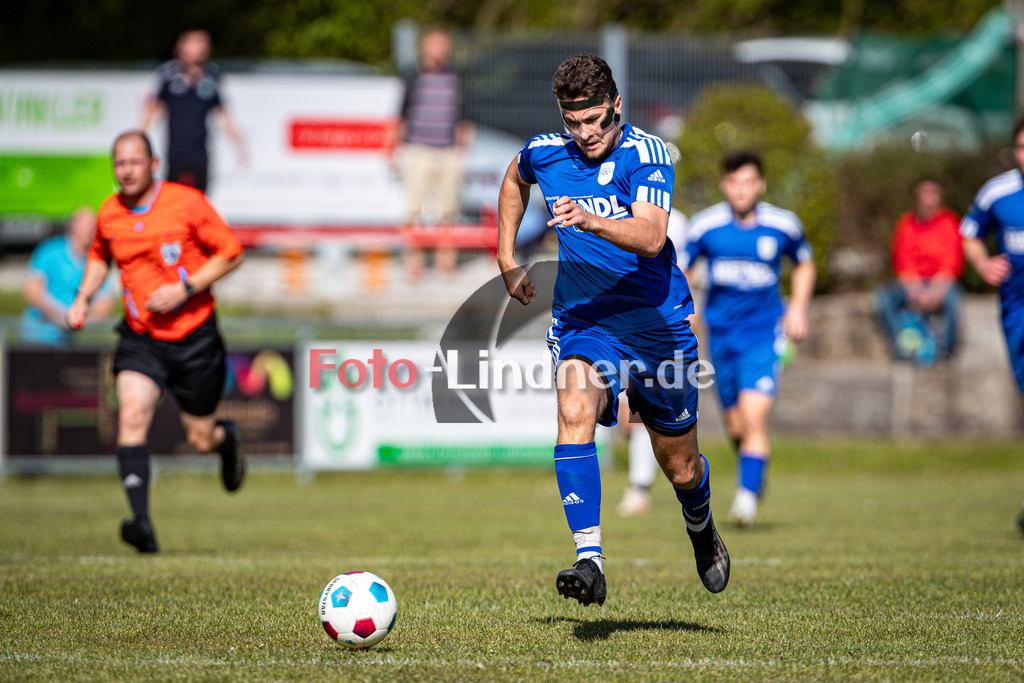 SG Hungerbach vs SV Eurasburg-Beuerberg | Meisterrunde Kreisklasse Gruppe C, SG Hungerbach vs SV Eurasburg-Beuerberg, 20240427,
Christian MARTNER (SVEB 17),
2024-04-27 in Oberhasuen (Sportplatz Oberhasuen)
17 Christian MARTNER (SVEB 17)
Copyright: WolfgangxLindner www.foto-lindner.de