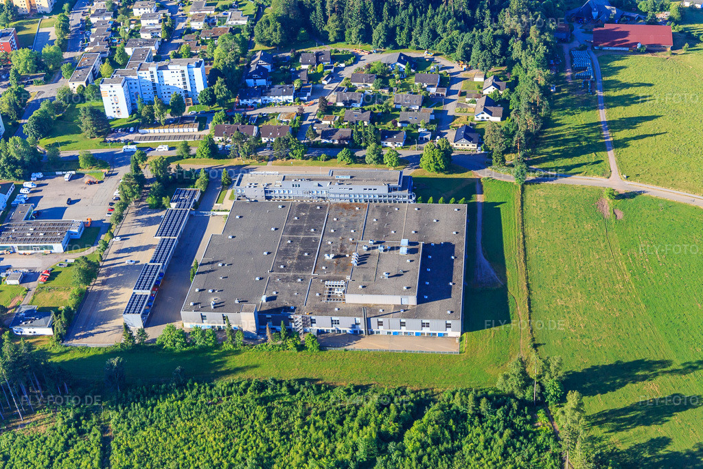Luftbild: SCHMIDT Technology GmbH im Ortsteil Saint Georgen im Schwarzwald in St. Georgen im Schwarzwald im Bundesland Baden-Württemberg in Deutschland. Foto: IMG_149178.jpg vom 29.06.2025 durch Werner Riehm/FLY-FOTO.dePressen, Sensoren, Schreibgeräte | SCHMIDT Technology GmbH