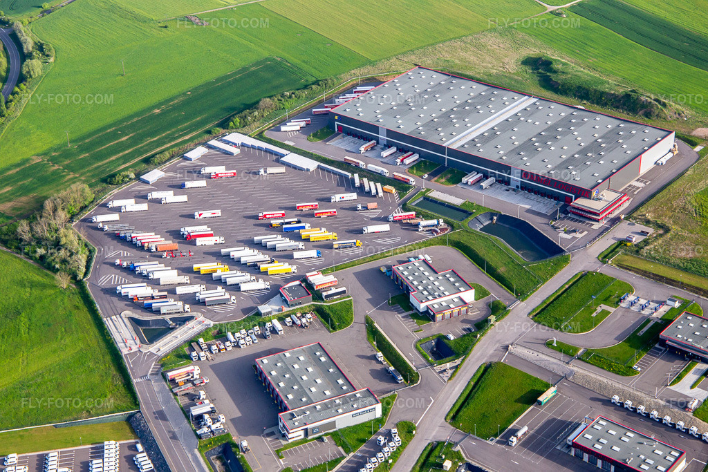 Aerial view: Industrial park with KIMMEL LOGISTIK, KIMMEL LAVAGE, Dietrich Véhicules and Sarre Union Pl Services - MAN at the Sarre-Union toll plaza - A4 - Exit No. 42 in Thal-Drulingen in the state Bas-Rhin, France.Photo: IMG_140633.jpg taken on 05/01/2024 by Werner Riehm/FLY-FOTO.comResolution of the original: 5472 x 3648 pxWWW.CENTRAUTOTHAL.COM