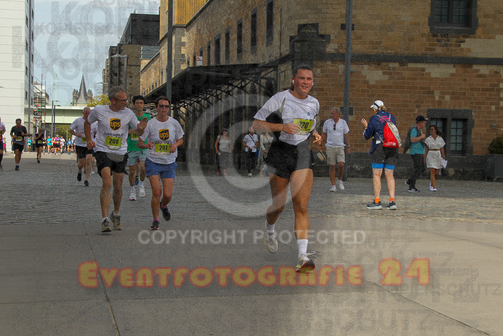 250920_1326_EV4_5569 | Sportfotografie im Rhein-Sieg Kreis, Köln, Bonn, NRW, Rheinland Pfalz, Hessen, etc. Unser Tätigkeitsfeld umfasst den Laufsport vom Volkslauf über den Marathon, Duathlon, Triathon bis zum Ultralauf wie Kölnpfad Ultra oder Schindertrail.