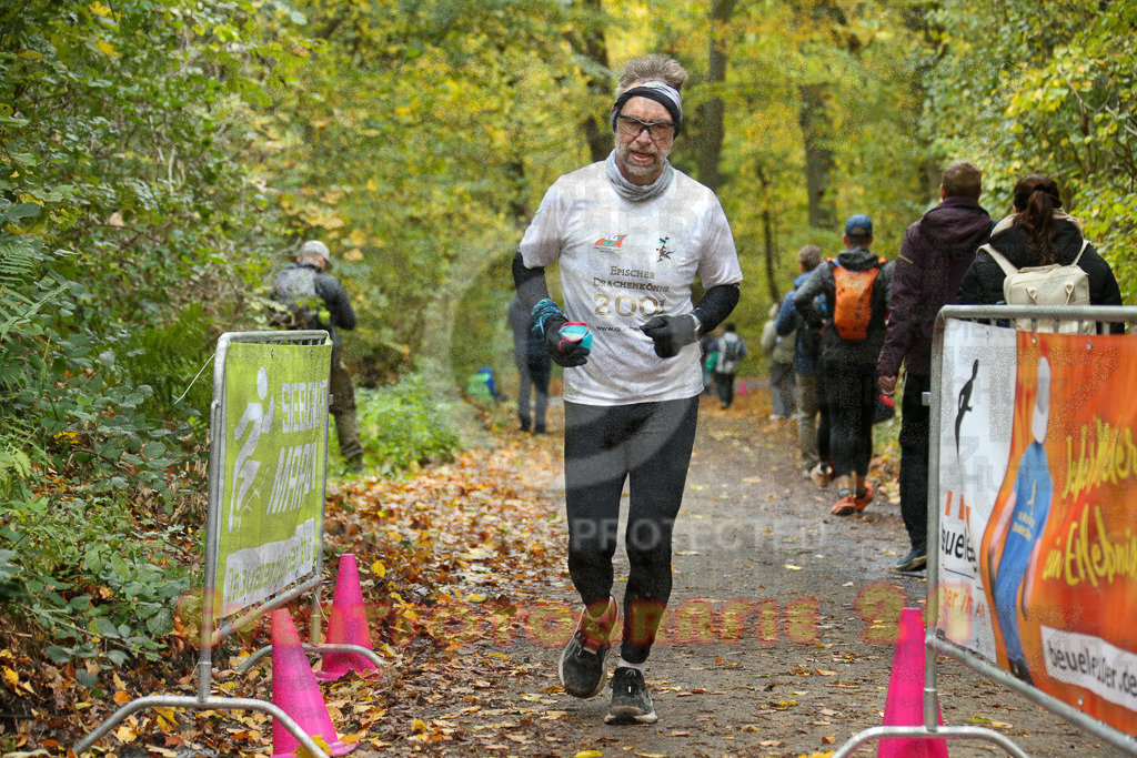 251026_1330_EX1_3581 | Sportfotografie im Rhein-Sieg Kreis, Köln, Bonn, NRW, Rheinland Pfalz, Hessen, etc. Unser Tätigkeitsfeld umfasst den Laufsport vom Volkslauf über den Marathon, Duathlon, Triathon bis zum Ultralauf wie Kölnpfad Ultra oder Schindertrail.