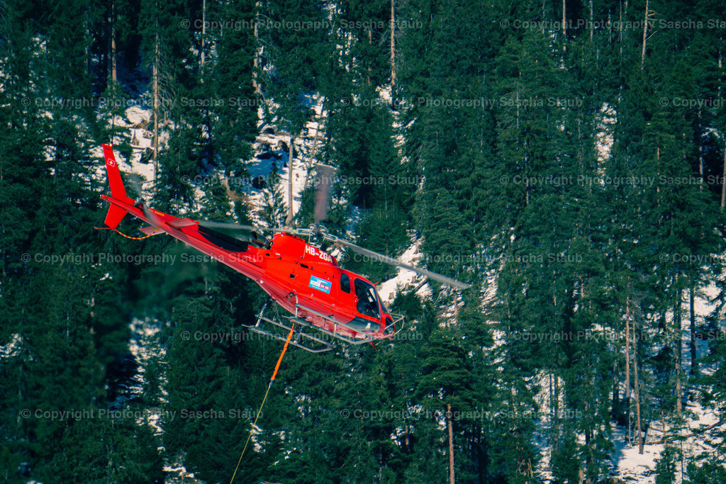 Schwungvoller Hubschrauber | Willkommen im Shop von Photography Sascha Staub. Hier findest du alle Fotos und Medieninhalten von Sascha Staub. In diesem Shop kannst du Lizenzen zu den Fotos, Drucke und Gutscheine für den Shop erwerben.  - Realizado com Pictrs.com