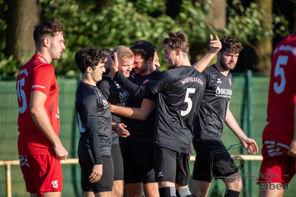 TV Metjendorf-SVE Wiefelstede | Kreisliga Herren;TV Metjendorf (rot)-SVE Wiefelstede (schwarz) am 08.08.2023; in Metjendorf (Sportanlage Metjendorf), Photo: Philip Eiben 2023 - Realized with Pictrs.com