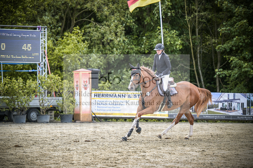 DOS_5011 | Entdecke hochwertige Reitturnierfotos von Foto Oger. Professionell, emotional und authentisch – jetzt Lieblingsmomente im Shop bestellen.Deutschlandweite Turnierfotografie. - Realisiert mit Pictrs.com
