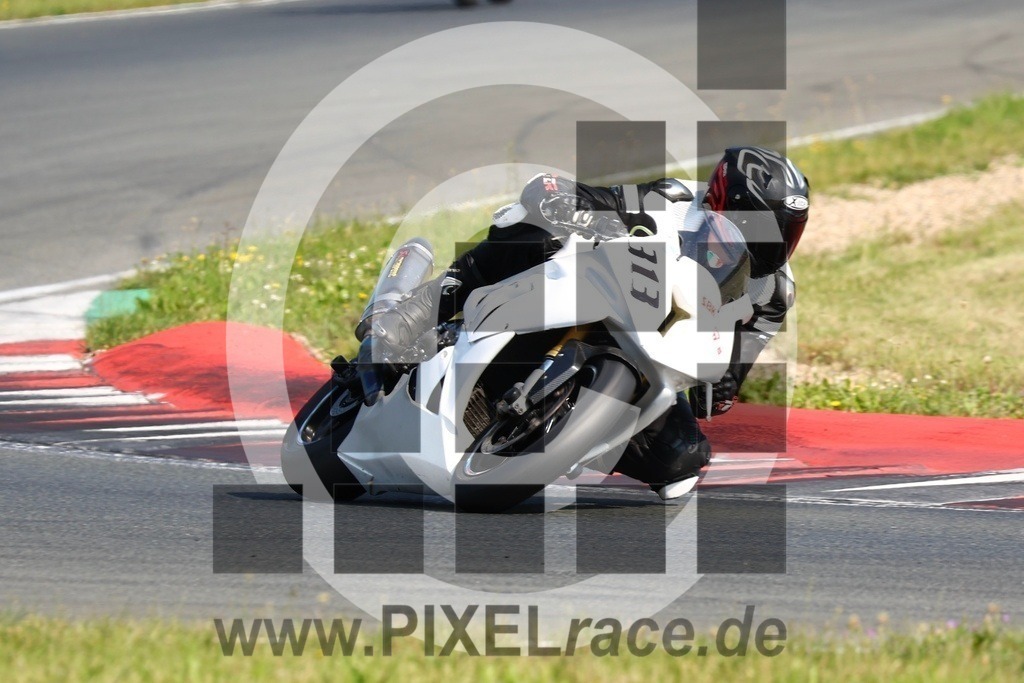 0313-20240608_10854 | Schöne Erinnerungen an spannende Momente - das festzuhalten ist unser Job. PIXELrace.de ist seit 2003 auf den Rennstrecken Europas unterwegs um die Action draußen beim Fahren und die wunderbare Stimmung imm Fahrerlager für euch einzufangen.