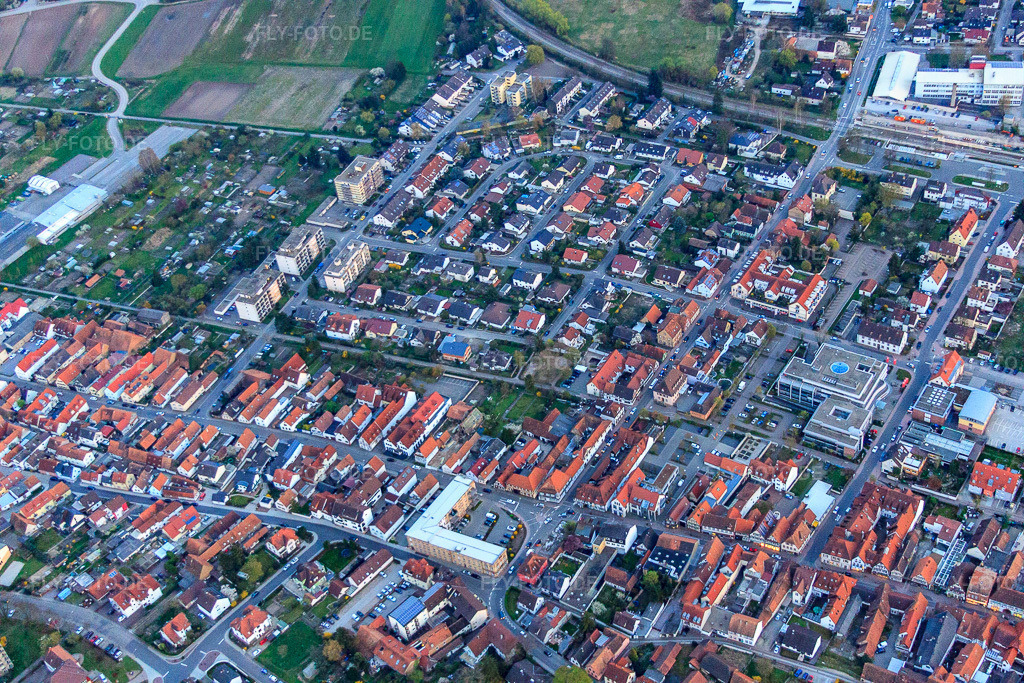 Luftbild: Hans-Thoma-Straße in Kandel im Bundesland Rheinland-Pfalz in Deutschland. Foto: IMG_63601.jpg vom 28.03.2014 durch Werner Riehm/FLY-FOTO.de