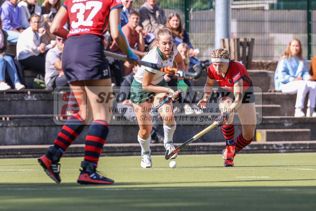MJ_2022-09-25_HTCU-BHC-61 | Celina Franzen (Uhlenhorst Mülheim #25) &amp; Luzie Franz (Berliner HC #12), Uhlenhorst Mülheim - Berliner HC am 25.9.2022 im Waldstadion, Mülheim a. d. Ruhr