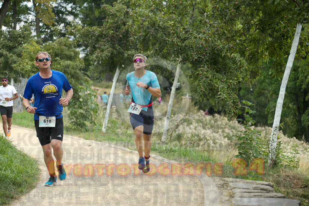 250824_1426_EX1_6223 | Sportfotografie im Rhein-Sieg Kreis, Köln, Bonn, NRW, Rheinland Pfalz, Hessen, etc. Unser Tätigkeitsfeld umfasst den Laufsport vom Volkslauf über den Marathon, Duathlon, Triathon bis zum Ultralauf wie Kölnpfad Ultra oder Schindertrail.